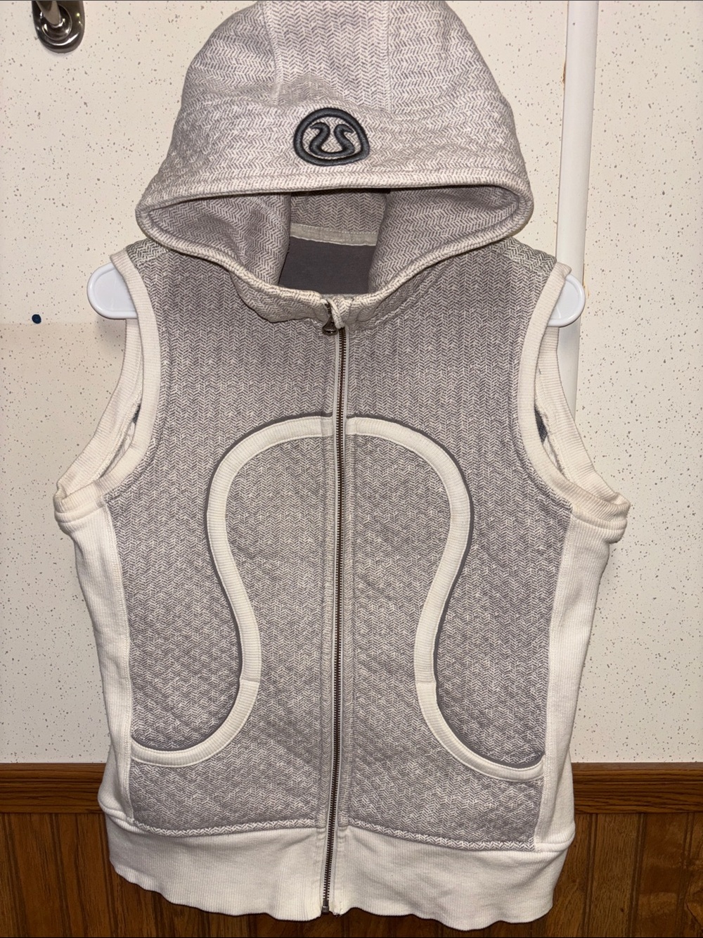 lululemon athletica - Special Edition Quilted Hooded Vest (size 10)